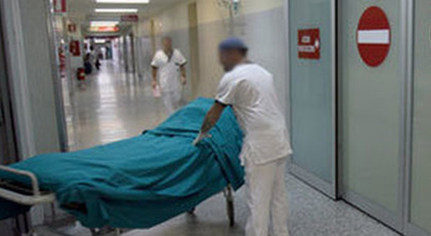 Malata di leucemia di 37anni cade in ospedale e muore: indagati 4 medici