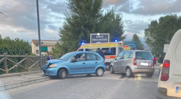 Incidente sulla via per Casamari, automobilisti feriti e traffico in tilt