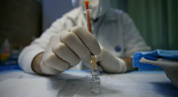 Sono arrivate le dosi Pfizer e Moderna: altre postazioni vaccinali per recuperare i richiami saltati