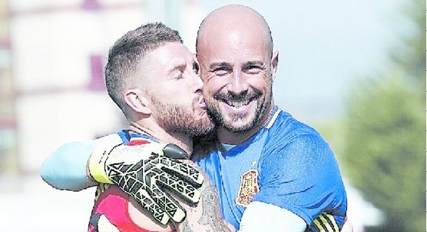 Pepe Reina e Sergio Ramos amici-nemici tra amori e rigori