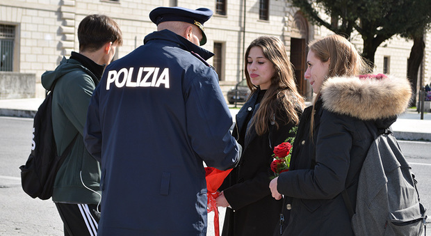 Rieti, la Polizia di Stato vicino alle donne nel giorno in cui si è festeggiato San Valentino