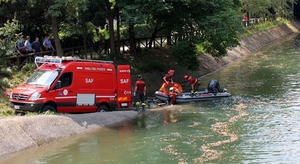 Bambino di quattro anni scompare, trovato annegato in un canale