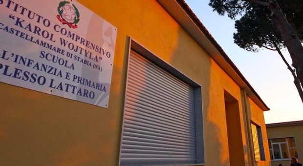 Castellammare, scuole sotto zero: guerra tra mamme di due quartieri