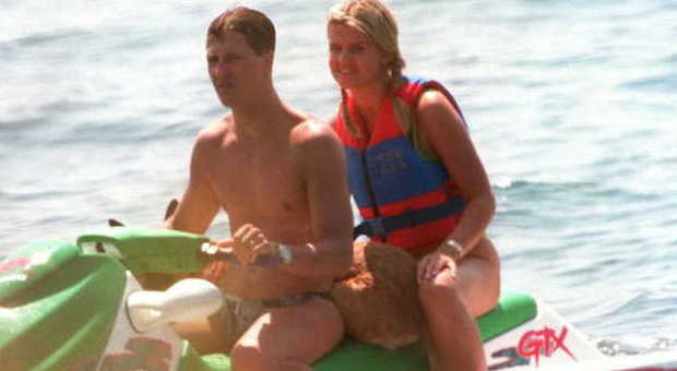 Michael Schumacher con la moglie Corinna Betsch durante una vacanza