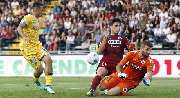 Serie B, Frosinone e Palermo, doppio 1-1 nell'andata delle semifinali
