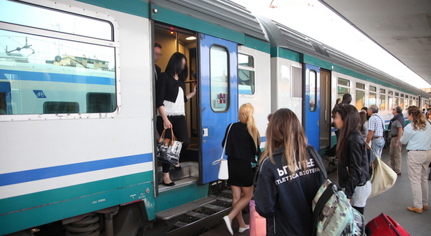 Treni troppo affollati: a Castelfranco è intervenuta la polizia