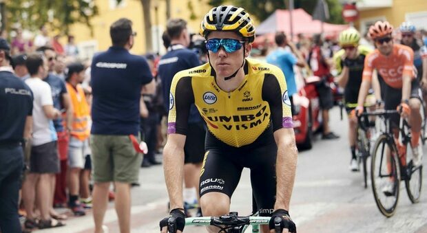 Covid-19, Kruijswijk e Matthews positivi, si ritirano dal Giro d'Italia la Mitchelton-Scott e la Jumbo Visma