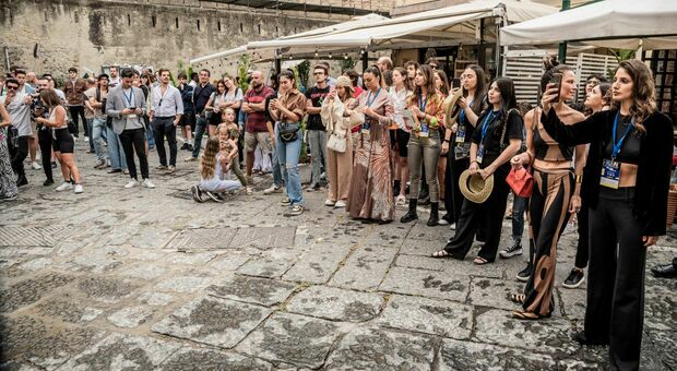 «Torniamo a vivere insieme» a Borgo Marinari: l'incontro tra studenti napoletani