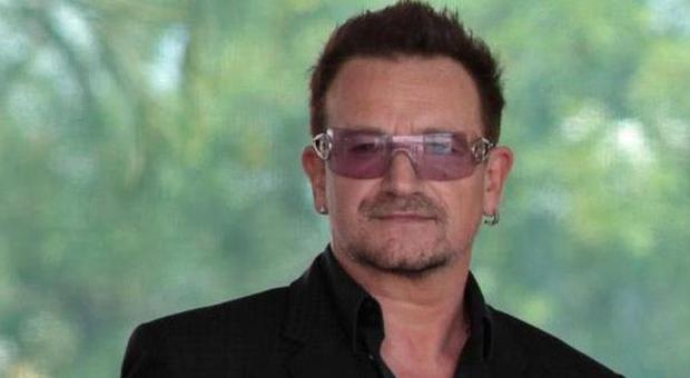 Bono Vox cade in bici a New York, gli U2 ​annunciano: "Dovrà essere operato"