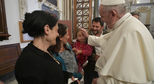 La famiglia rom incontra il Papa