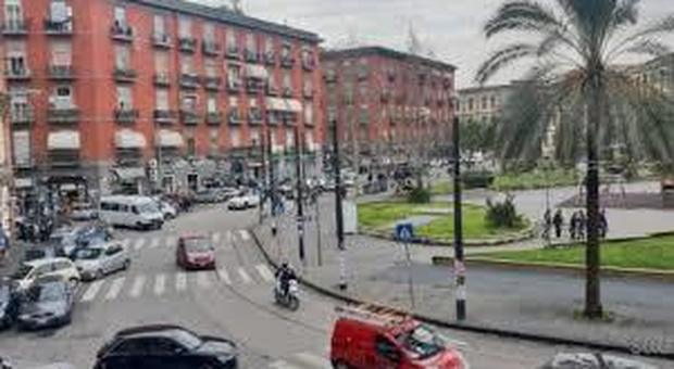 Napoli: occupazione suolo e tende abusive, multe a 15 negozi in piazza Nazionale