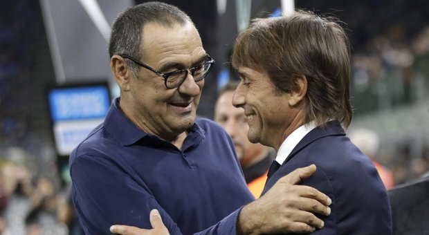 Inter-Juve, i tifosi bianconeri insultano Conte e lui abbraccia Sarri