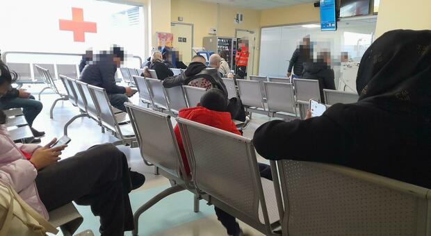 Cure al Pronto soccorso agli stranieri: turisti Usa e occidentali al Civile di Venezia, i più poveri (Bangladesh, Paesi dell'Est) all'Angelo a Mestre