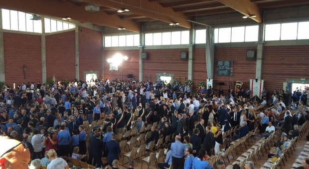 Terremoto, il giorno dei funerali solenni Anche Renzi e Mattarella ad Ascoli