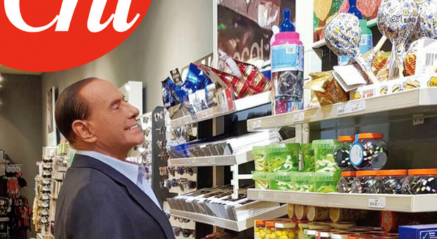 Berlusconi-pop all'autogrill: fa la spesa per i nipotini e per Dudù