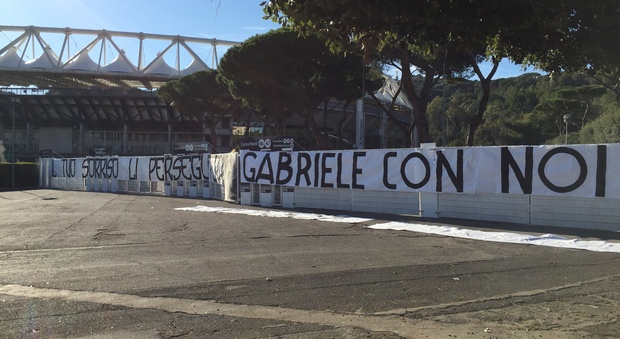 Lazio, sit-in sotto la Nord in ricordo di Gabriele Sandri: presenti tifoserie da tutta Italia