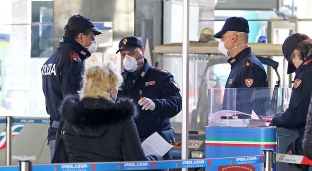 Napoli Centrale, arrestati due borseggiatori con un portafogli da mille euro