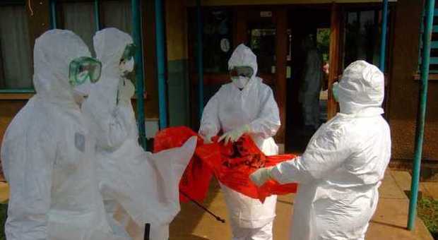 Ebola, è psicosi: una bimba e un uomo ricoverati nel napoletano: hanno sintomi sospetti