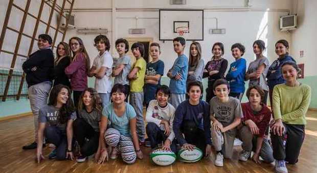 Rugby, a lezione di palla ovale all'Ic di via Volsinio: così scuola, Edison e Federugby educano i cittadini di domani