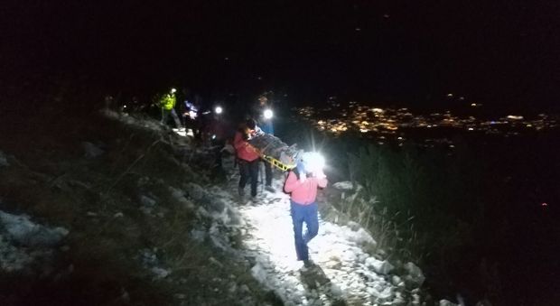 Cade sciando e accusa un malore: grave turista 73enne
