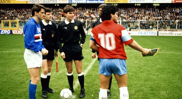 Trent'anni dall'ultima partita di Maradona regalò la sua 10 a Roberto Mancini