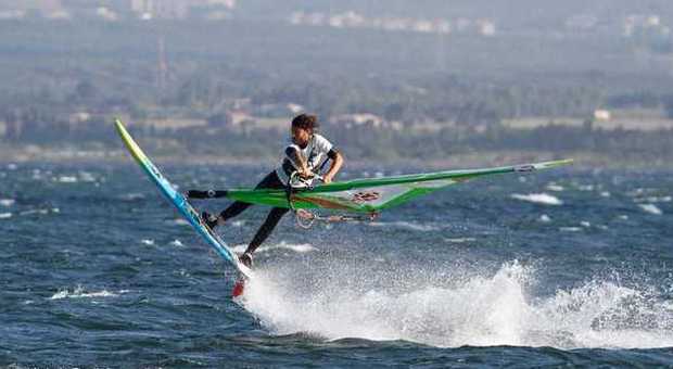 'Sa Barra Freestyle Contest', lo spettacolo del windsurf acrobatico sbarca nel Sud Sardegna