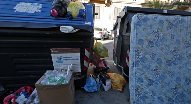 Roma, domenica isole ecologiche aperte per smaltire gratis i rifiuti ingombranti LA MAPPA