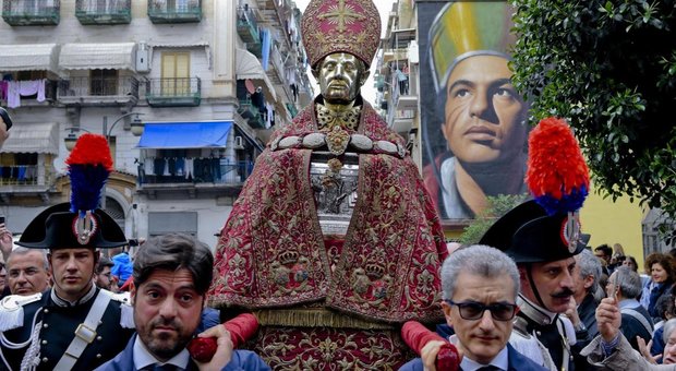 Coronavirus a Napoli, la processione di San Gennaro in dubbio: è la prima volta
