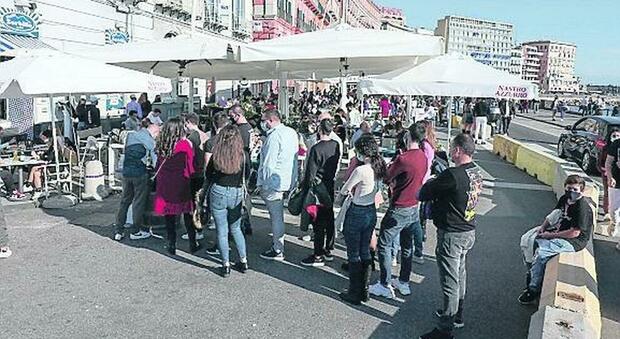Lockdown a Napoli, la proposta dei ristoratori del Lungomare: «Paghiamo i vigilantes, lasciateci aperti»