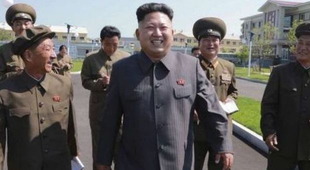 Corea del Nord, riappare in pubblico Kim Jong-un, era sparito da un mese