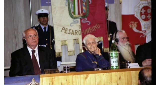 La sinistra marchigiana celebra l’ultimo presidente dell’Unione Sovietica: «Compagno Gorbaciov hai cambiato il mondo con coraggio smisurato»