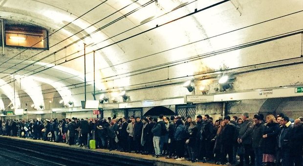 Guasto sulla metro B, riaperta tratta "Garbatella-Laurentina": ritardi sull'intera linea