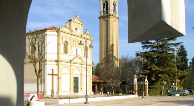 CHIRIGNAGO La parrocchia di don Roberto Trevisiol, dura invettiva