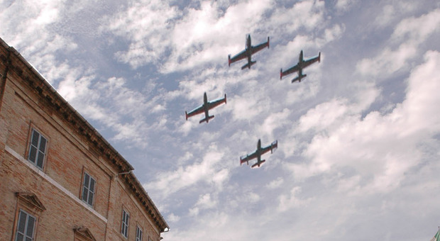 Gli aerei in volo sulla Basilica di Loreto