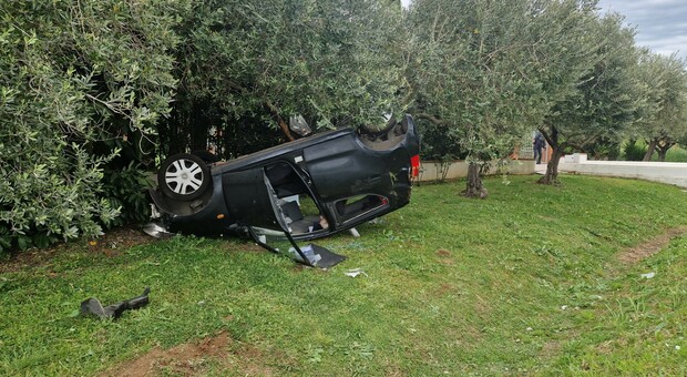 Incidente su strada Podgora: auto si ribalta, tre persone ferite in ospedale