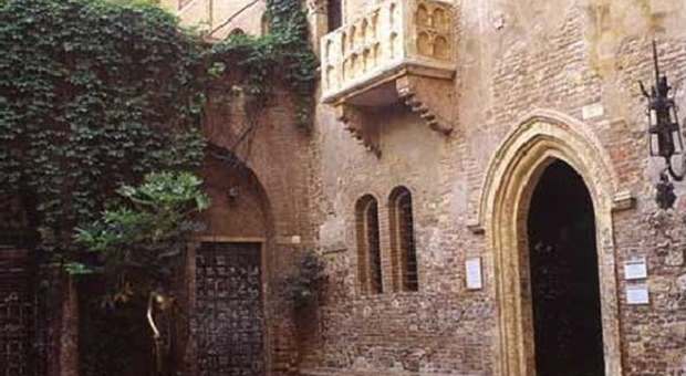 Casa di Giulietta, la dimora duecentesca a Verona su Airbnb per la notte di San Valentino