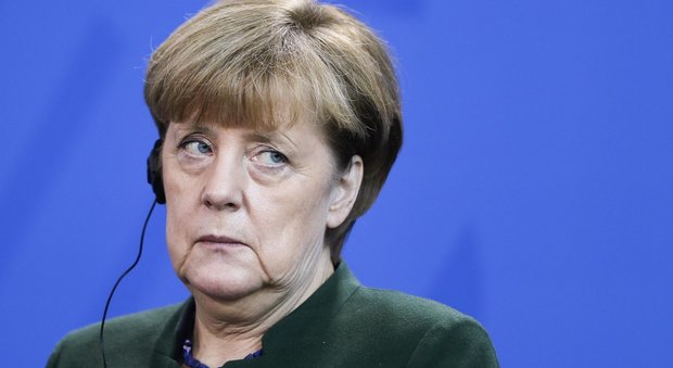 Tir su folla a Berlino, Merkel: «Sgomenta per possibile attentato»