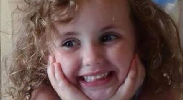 Sienna, cinque anni, muore mentre gioca in cortile