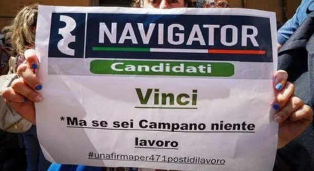 Napoli, l'unione fa la forza: i navigator in piazza con gli operai della Whirlpool