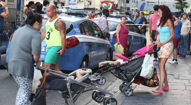 Sparatoria tra i passanti a Napoli