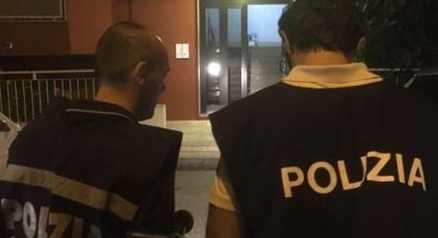 Roma, armato di una scacciacani rapina quattro negozi in un giorno: arrestato