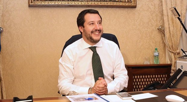 Flat tax, Salvini: «Chi fattura di più, risparmia di più». A chi conviene il nuovo sistema»