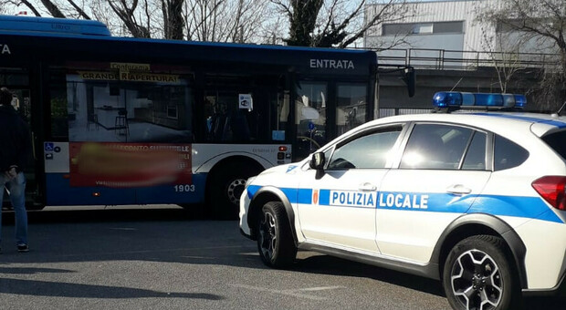 Malore sul bus, viene soccorsa da 2 ispettori di Polizia in borghese