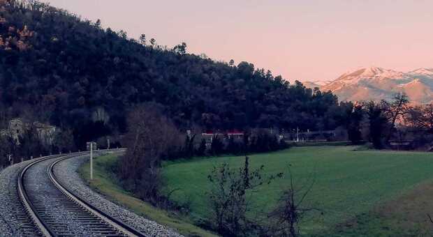 La linea ferroviaria "Terni-Sulmona" a Rieti, nei pressi di Valle Oracola (foto Di Mario)