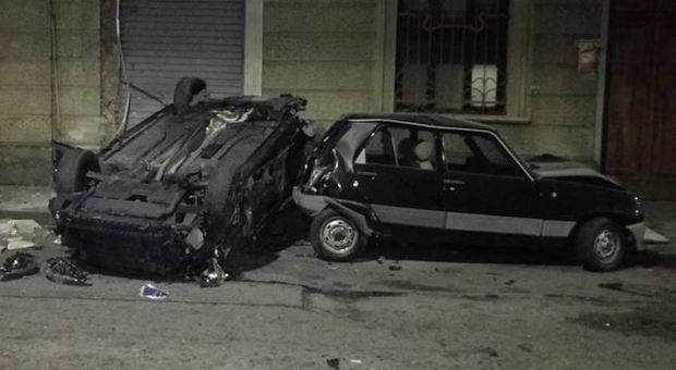 Torino, ubriaco si schianta contro un bus: muore 29enne, grave il gemello