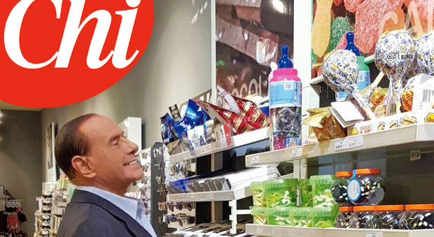 Berlusconi-pop all'autogrill: spesa per i nipotini e per il cagnolino Dudù