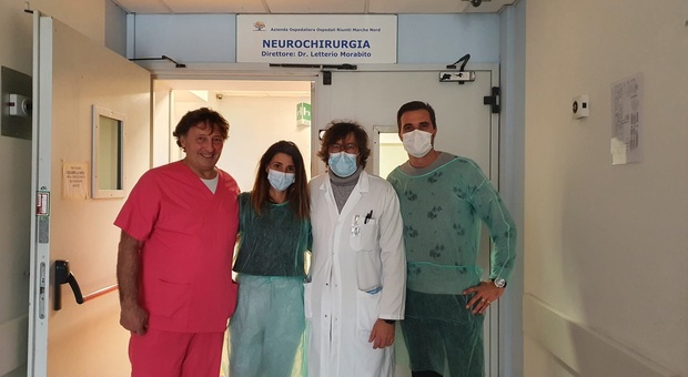 Da sinistra il primario Letterio Morabito, la mamma Loredana, il dottor Emiliano Agostini e il papà Giovanni