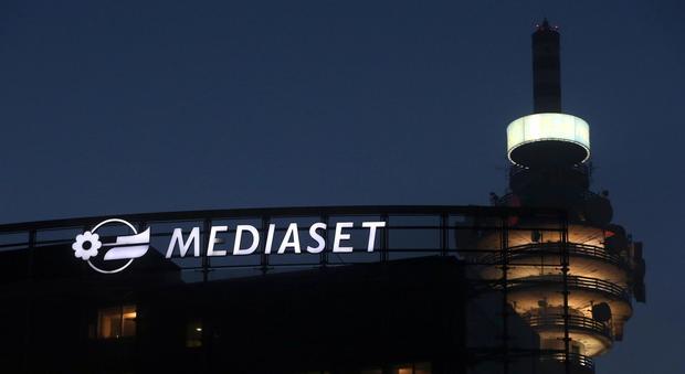 Mediaset, blitz Vivendi: sale al 20%. Berlusconi: ci difenderemo. Aperta inchiesta per aggiotaggio