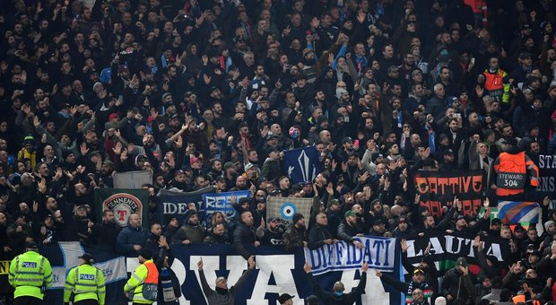 Liverpool-Napoli, scontri tra tifosi e la polizia: 5 napoletani arrestati