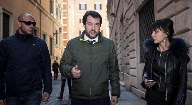 Tra Salvini e Di Maio è luna di miele: "M5S è affidabile". E su Roma Capitale la Raggi lo elogia